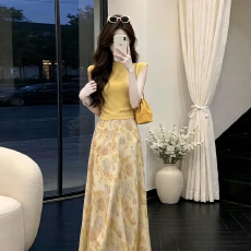 批发温柔法式复古穿搭一整套连衣裙衣服子碎花圆领飞飞袖上衣长裙套装
