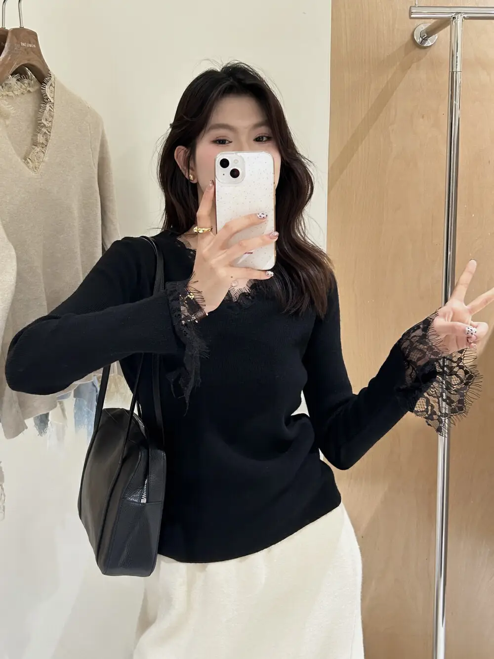 프렌치 레이스 V넥 니트 상세 이미지 5