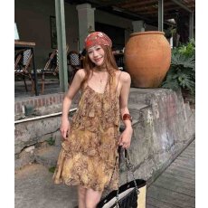 批发度假风海边浪漫飘带蛋糕层次感碎花吊带群女夏上新优雅时尚<b class='q'>连衣裙</b>