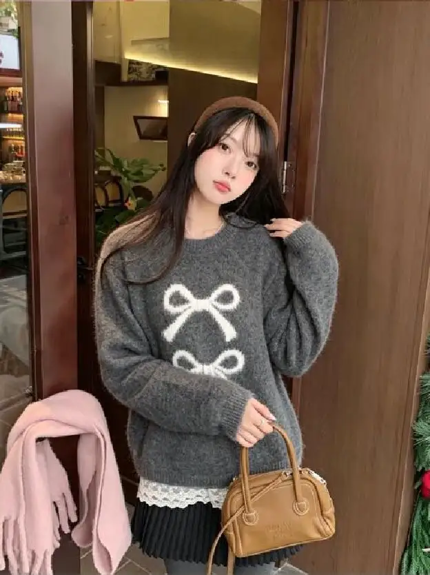 나비 리본 자수 라운드넥 니트 상세 이미지 2