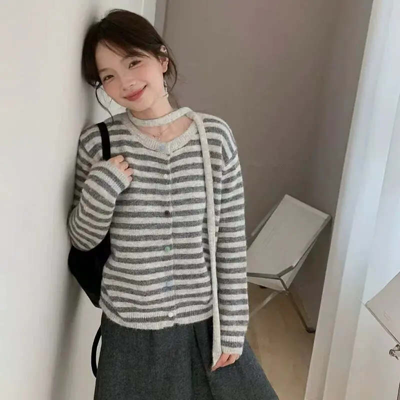 스트라이프 배색 루즈핏 가디건 상세 이미지 1