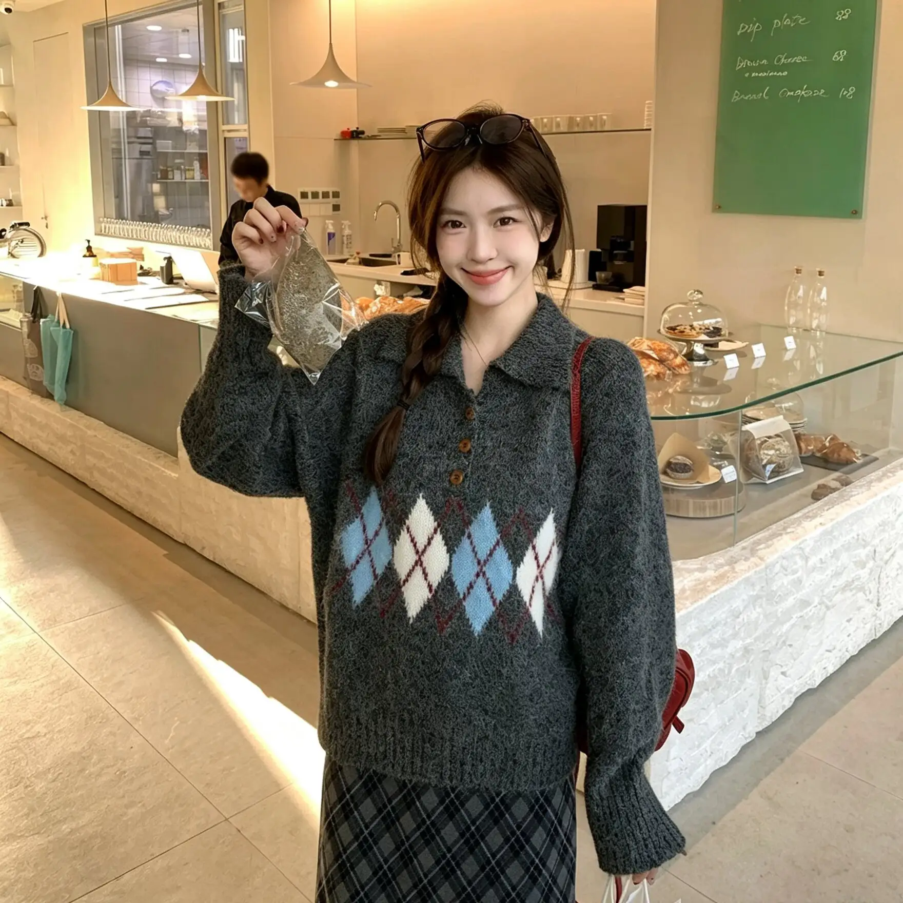 커피색 다이아몬드 패턴 폴로 칼라 니트 상세 이미지 2