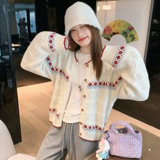 批发曾小咸韩系撞色针织开衫女秋季宽松显瘦圆领长袖短版甜美气质外套