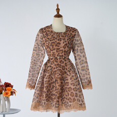 批发实拍2025新款澳洲小众设计感印花<b class='q'>桑蚕丝</b>亚麻收腰<b class='q'>连衣裙</b>