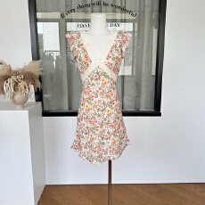 批发Skk Store Spring茶靡花境 清丽少女感!浪漫蕾丝小飞袖斜裁碎花裙