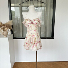 批发你的懒懒llan【月下蔷薇】立体褶皱复古清新碎花挂脖荷叶边<b class='q'>连衣裙</b>