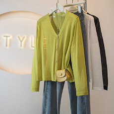 批发<b class='q'>实拍</b><b class='q'>大码</b><b class='q'>女装</b>韩版新款设计小众高级显瘦休闲百搭冰丝开衫上衣