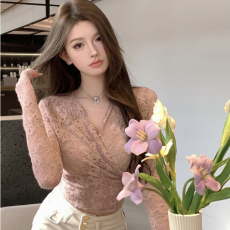 批发纯欲辣妹V领显身材上衣女秋冬粉色镂空蕾丝<b class='q'>打底衫</b>内搭高级感小衫