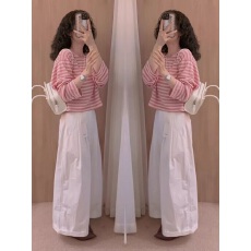 批发网红爆款简约高级感秋季新款<b class='q'>条纹</b>设计感打底衫搭配高腰休闲裤子潮