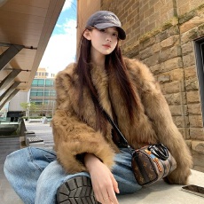 原版设计2025冬新款高级感棕色狐狸毛短款洋气今年流行皮草外套女