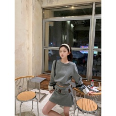批发港味秋季新款圆领拼接袖上衣女短款卫衣+腰带半身裙两件套女潮版