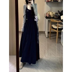 批发法式赫本风蓝色<b class='q'>吊带</b>连衣裙子女秋季2025新款巨好看的掐腰<b class='q'>长裙</b>套装