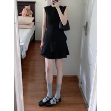 批发女夏赫本风黑色无袖<b class='q'>修身</b>显瘦背心短裙小个子设计感荷叶边<b class='q'>连衣裙</b>