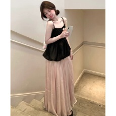 批发韩式黑色收腰吊带背心女外穿无袖掐腰<b class='q'>显瘦</b>上衣+流光半身裙套装