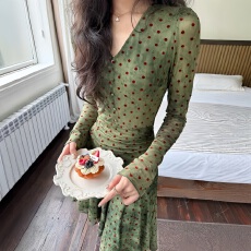 批发法式风情<b class='q'>网纱</b>弹力波点V领斜裁收腰气质连衣<b class='q'>裙</b>