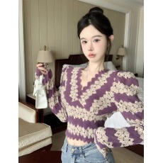 批发法式<b class='q'>泡泡袖</b>v领条纹蕾丝打底衫女秋冬纯欲甜辣妹镂空内搭收腰上衣