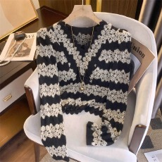 批发法式气质收腰蕾丝打底衫秋冬新款显瘦<b class='q'>泡泡袖</b>气质短款v领条纹上衣