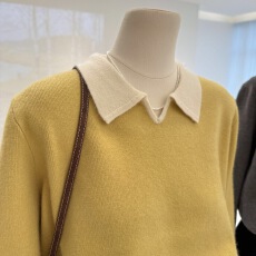 批发2025秋冬新款设计感翻领撞色软糯v领保暖长袖针织毛衣女上衣打底