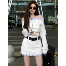 批发2025<b class='q'>新款</b>休闲运动套装女春秋季ins高级感一字肩上衣<b class='q'>短裙</b>两件套潮