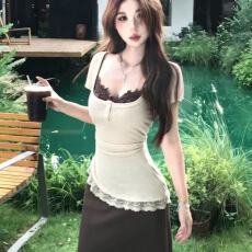 批发法式纯欲风咖色不规则短袖上衣女<b class='q'>春</b>夏褶皱蕾丝边拼接连衣裙两件套