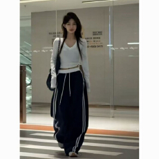 批发黑色<b class='q'>街头</b>时尚休闲运动裤女2026秋季新款撞色设计感花边阔腿裤