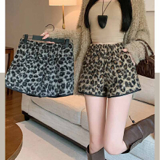 批发原版加内里】羊羔绒条纹<b class='q'>短裤</b>女冬季新款高腰显瘦松紧腰阔腿裤