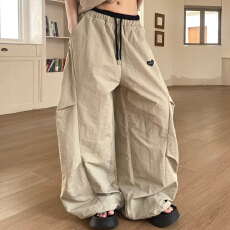 批发慵懒新款美式褶皱冲锋裤男款春秋季宽松直筒阔腿伞兵休闲长裤子