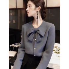 批发2026春季新款高级感软糯独特漂亮灰色蝴蝶结领毛衣