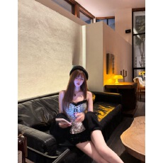 批发瑞茜·威瑟斯 黑糖酒心 秋<b class='q'>冬</b>纯欲风小众设计背心短裙毛衣