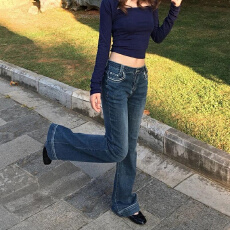 批发复古深蓝低腰微喇<b class='q'>牛仔裤</b>女秋季修身显瘦垂感超好看的拖地马蹄裤