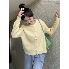 批发针织开衫女秋冬新款2025韩版日系休闲百搭温柔风珍珠扣<b class='q'>毛衣</b>外套女