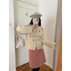 批发韩系精美重工立体<b class='q'>手工</b>钩花圆领长袖针织开衫女洋气减龄<b class='q'>毛衣</b>外套潮