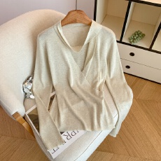 批发实拍性感v领气质百搭飘带针织上衣<b class='q'>女</b>秋季<b class='q'>新款</b>洋气显瘦收腰打底衫