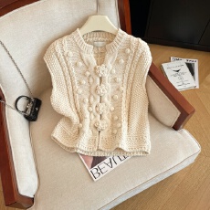 批发实拍早春季新款重工绣花叠穿马甲女<b class='q'>百搭</b>气质显瘦暗扣无袖洋气开衫