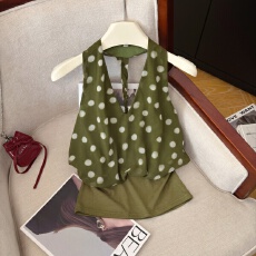 批发实拍设计感性感露背波点假两件上衣女夏季新款纯欲无袖挂脖小衫