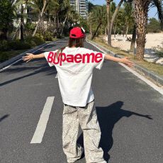 批发刺绣贴皮+内里铺布（纯棉220克精梳紧密）短袖t恤女