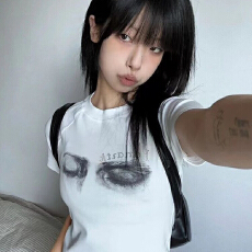 批发甜酷风<b class='q'>白色</b>短款t恤女夏季双眼印花修身纯棉短袖辣妹上衣