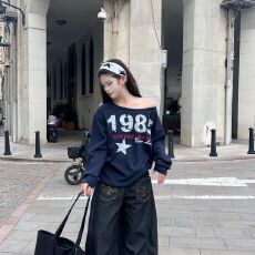 批发斜领曼巴棉300克 后包领彩色内外同色印花长袖宽松<b class='q'>套头卫衣</b><b class='q'>女</b>