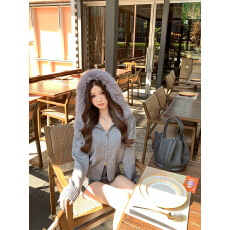 批发已出货 新款毛领连帽拉链高级感上衣