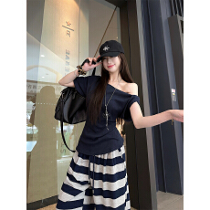 批发已出货 斜肩短袖<b class='q'>T</b><b class='q'>恤</b>女夏季2025年新款修身设计感露肩上衣