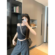 批发已出货 条纹斜肩短袖T恤女夏季设计感小众露肩修身短款辣妹上衣