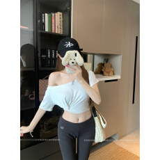 批发已出货 斜肩短袖<b class='q'>T</b><b class='q'>恤</b>女夏季2025新款纯欲短款修身露肩上衣