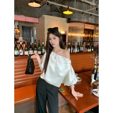 批发已出货 2025新款斜肩泡泡袖<b class='q'>T</b><b class='q'>恤</b>女装夏季显瘦百搭露肩短款上衣