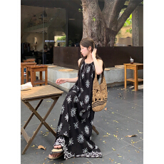 批发已出货 吊带<b class='q'>连衣裙</b>女夏季小众别致裙子宽松显瘦大摆裙长裙