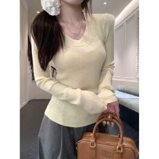 批发已出货 V领弹力修身长袖针织衫女早秋辣妹<b class='q'>百搭</b>显瘦减龄内搭上衣