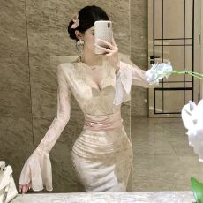 批发已出货 今年流行纯欲风性感蕾丝春季紧身显瘦收腰包臀女士