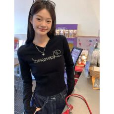 批发已出货 字母烫钻<b class='q'>长袖</b>t恤女秋冬季新款修身打底内搭上衣