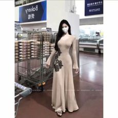 批发已出货 时尚撞色拼接V领修身吊带连衣裙2025夏季新款收腰裙子