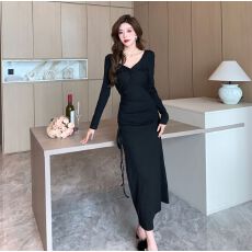 批发已出货 设计感吊带连衣裙女夏季新款辣妹高级感气质收腰包臀长裙