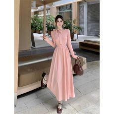 批发已出货 粉色长袖连衣裙子女2025早秋季新款巨好看收腰显瘦长裙